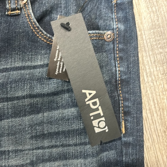 Apt. 9 Capri Jeans - Picture 6 of 6